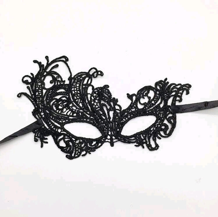 Lace Mask in Black (party design)