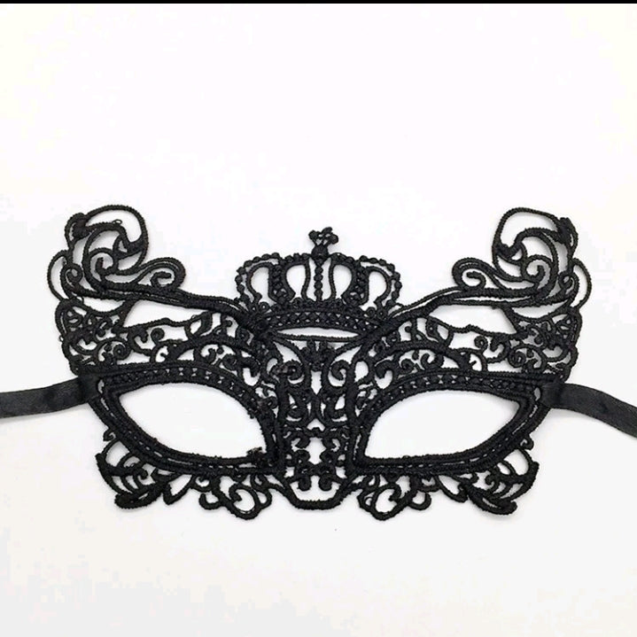 Lace Mask in Black (queen design)