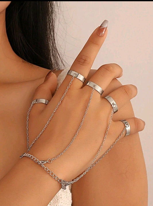 Ring-Linked Wrist Chain in Silver