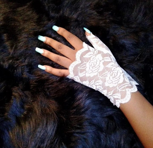 Lace Wrist Length Gloves in White