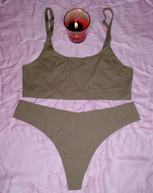 Wire-free/Unpadded Bra & Seamless Thong Set