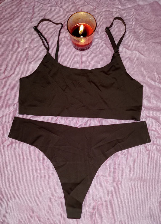 Wire-free/Unpadded Bra & Seamless Thong Set